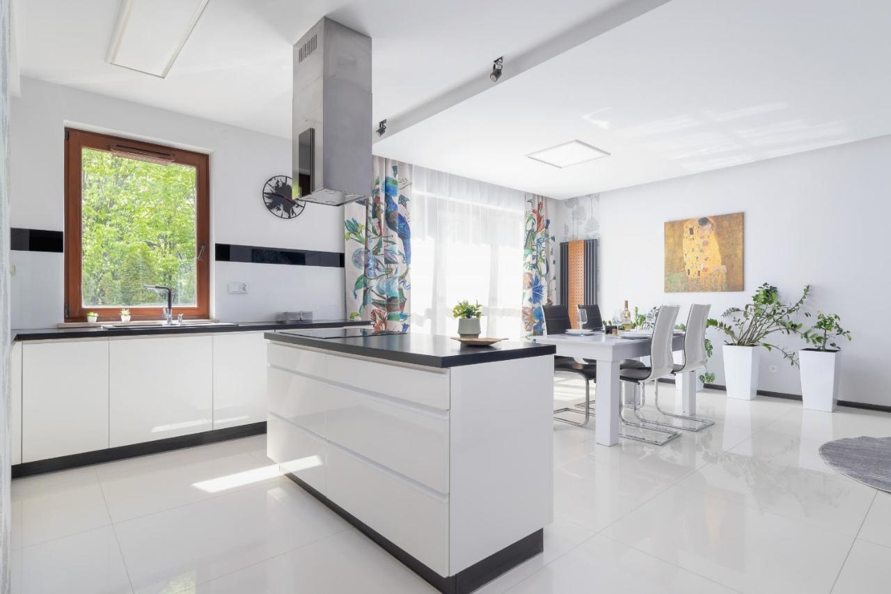 Wonderful Apartment Garden Residence By Noclegi Renters Kraków Eksteriør billede